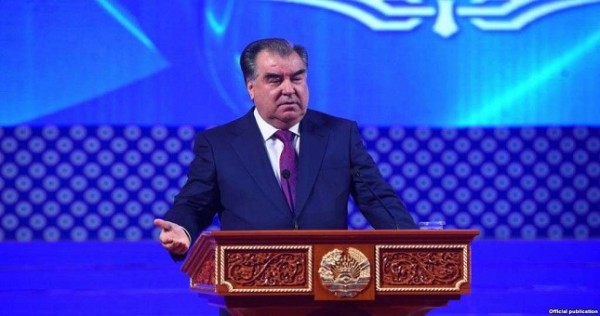 Эмомали Рахмон раскритиковал работу банков в Таджикистане
