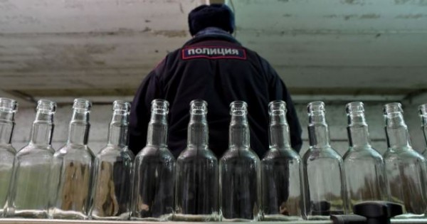 В Перми 9 таджикских мигрантов задержаны по подозрению в незаконном производстве алкоголя