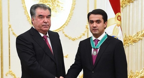 Рахмон наградил Рустама Эмомали орденом "Золотая корона"