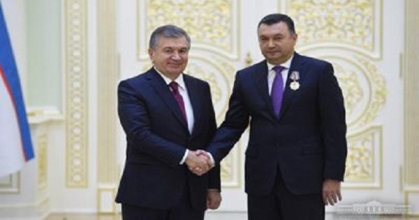 Президент Узбекистана вручил награды Кохиру Расулзода и Давлатманду Холу