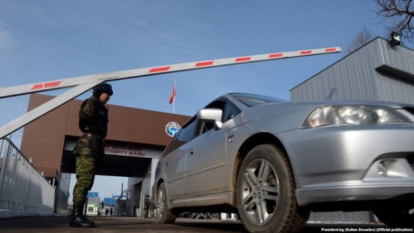 Пограничники Кыргызстана пресекли незаконный вывоз 1,5 тонны ГСМ в Таджикистан