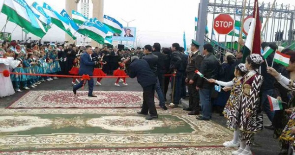 Гражданам Таджикистана и Узбекистана можно перемещать через границу беспошлинно до 50 кг груза