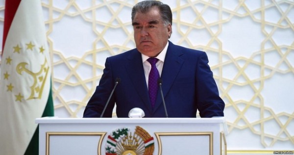 Эмомали Рахмон назвал «предателями нации» силовиков, вымогавших деньги у туристов