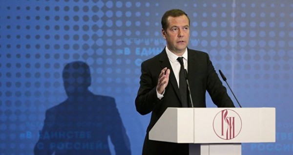 Торговля, энергетика и миграция: зачем Медведев едет в Таджикистан