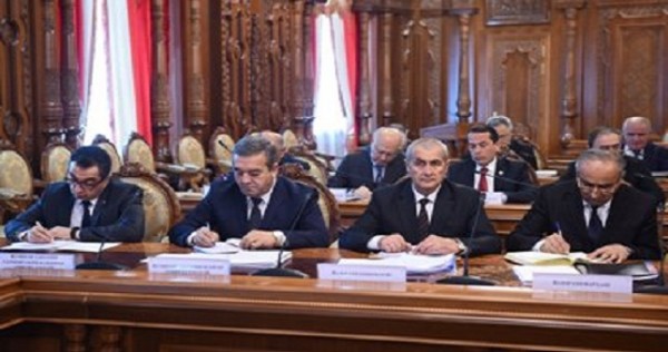 Президент провел рабочее совещание с ответственными лицами