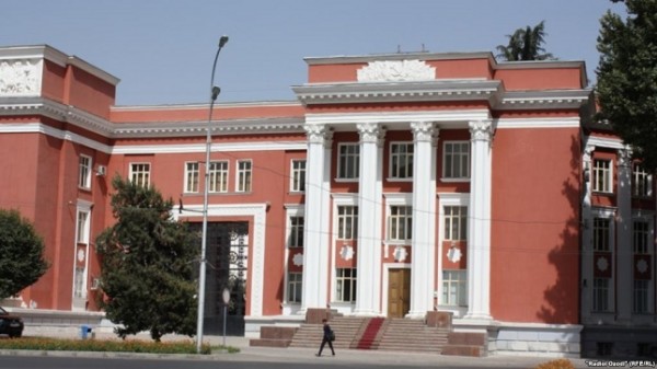 Таджикистан ратифицировал два финансовых соглашения с Узбекистаном