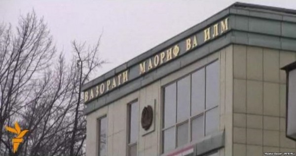 "Не в мечеть, а в школу!". Профсоюзы Таджикистана поддержали решение Минобрнауки
