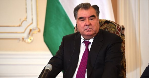 Эмомали Рахмон постановил созвать внеочередную сессию парламента Таджикистана