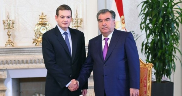 Эмомали Рахмон встретился с Рональдом Поллеттом