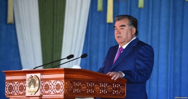 Эмомали Рахмон: накрывайте скромные дастарханы в Ид аль-Фитр