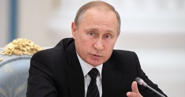 Путин поздравил президента Таджикистана с Днем национального единства