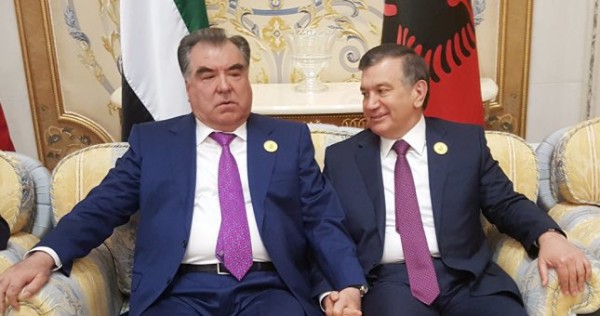 Рука об руку: Рахмон и Мирзиёев показали крепкие отношения двух стран