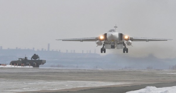 Звено Су-24М ВКС РФ перебазировано в Таджикистан на учения