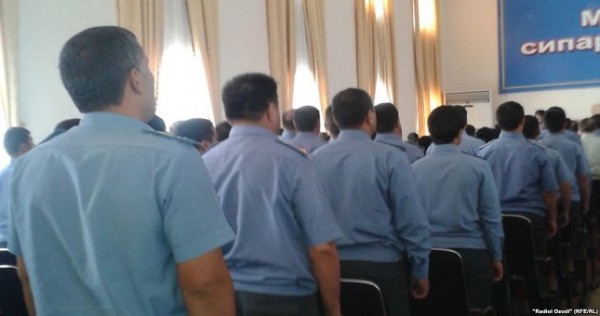 В Таджикистане уволили непохудевших милиционеров