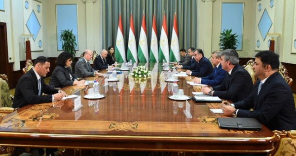 Президент страны Эмомали Рахмон принял первого вице-президента ЕВРР Филиппа Беннета