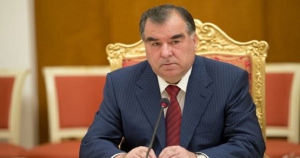 Э.Рахмон отправил в отставку трех судей