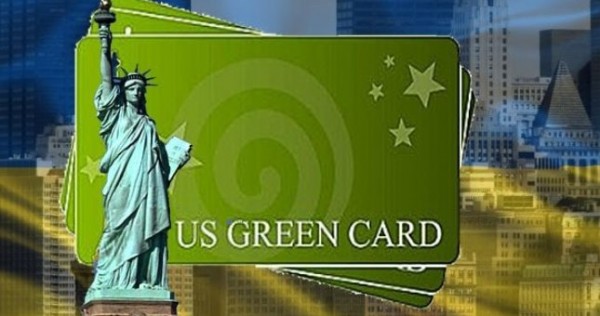 Белый дом: Запрет на въезд в США не коснется владельцев грин-карт