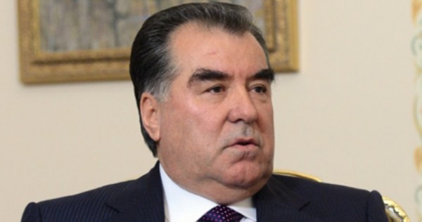Э.Рахмон выразил соболезнования В.Путину в связи с крушением самолета