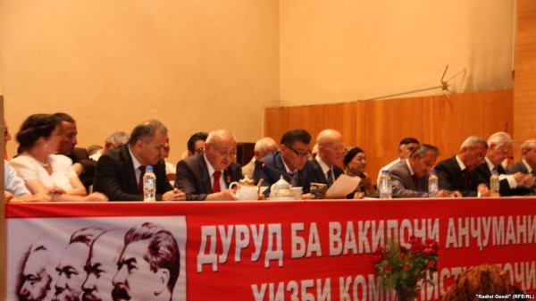 Таджикские коммунисты взяли курс на омоложение