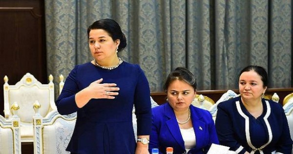 Давлатов о совместной работе президента Рахмона с дочерью: А почему Миша Романов правил с родственниками страной с 1603 года по 1918?