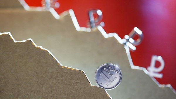 Помощник президента РФ назвал причину снижения курса рубля