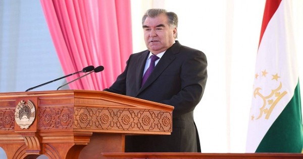 Э.Рахмон посетил одно из купных фермерских хозяйств Гиссара