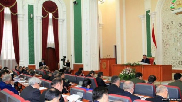 ADB: текучесть персонала – слабость государственных структур.