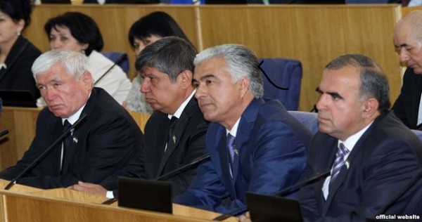 В парламенте обсуждают поправки к закону об общественных организациях