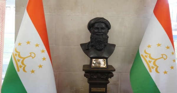 В Лондоне открыт бюст основоположника таджикско-персидской литературы Абуабдулло Рудаки