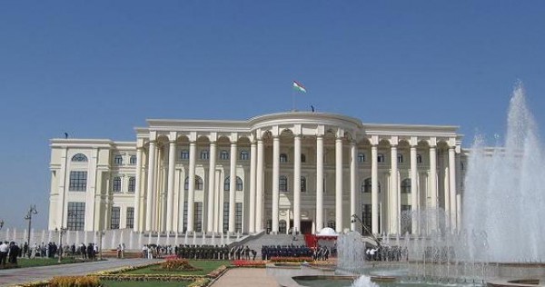 Э. Рахмон провел спецсовешание с энергетиками, экспертами и учеными сферы