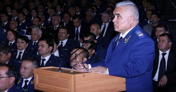 Президент Рахмон Генпрокурору Салимзоде: Давай, пойдем к прокуратуре и посмотрим на каких машинах приезжают на работу