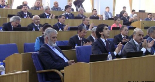 Зухуров дал положительную оценку годовой деятельности парламента
