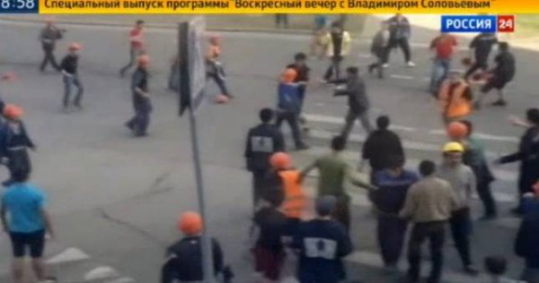 Посольство Таджикистана отрицает участие граждан страны в массовой драке мигрантов у "Москва-Сити"