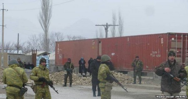 Кыргызстан усилил охрану границы с Таджикистаном