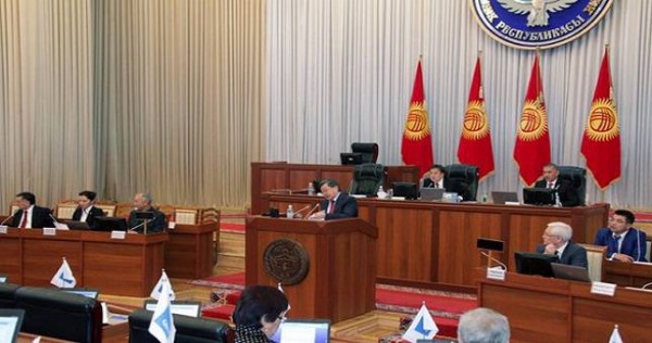Депутаты ЖК обсуждают конфликтную ситуацию на границе в Баткенском районе и заявляют, что ситуция на грани войны