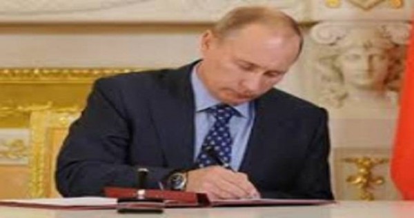 Путин подписал закон, позволяющий таджикским гражданам оформлять разрешение на работу в РФ на 3 года