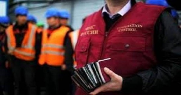 Таджикские миграционные власти поддерживают введение патентной системы для мигрантов в России