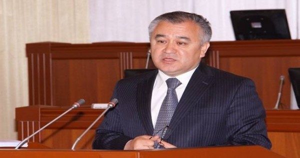 Жители Баткена недовольны тем, что продолжается контрабанда товаров в Таджикистан