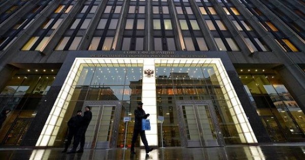 Совет Федерации разрешил использовать ВС России на Украине