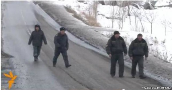 Таджикские и киргизские милиционеры приступили к патрулированию.