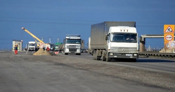 Таджикистан и Узбекистан упростят транзитный проезд грузовых автомобилей через свои территории