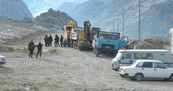 Власти Исфары: «Кыргызстан не приостановил строительство дороги»