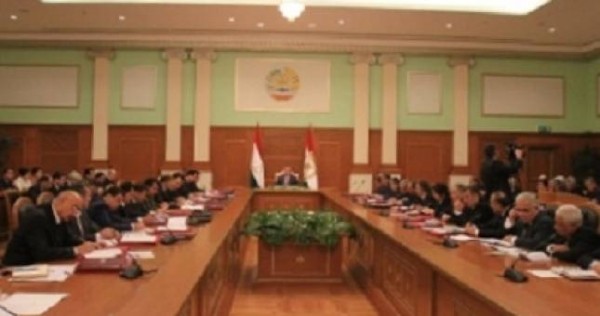 Правительство Таджикистана стало моложе на 5 лет