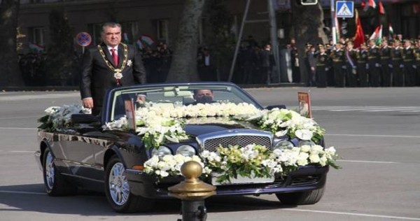 Зачем президенту беднейшей страны СНГ и мира "Bentley" за $десятки тысяч?