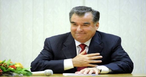 На выборах президента Таджикистана с большим отрывом одерживает победу Рахмон - штаб кандидата