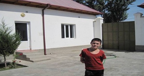 12-летний Манучехр рассказал о жизни после задержания в Узбекистане