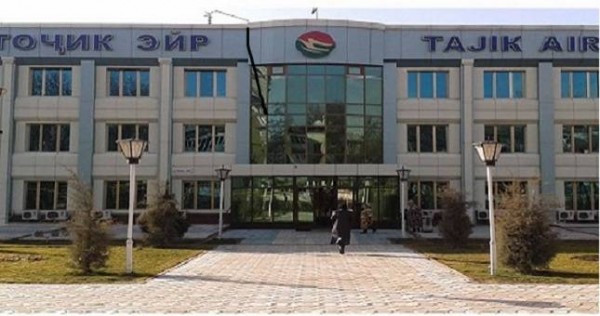 Э. Рахмон поручил решить финансовые проблемы «Таджик Эйр»