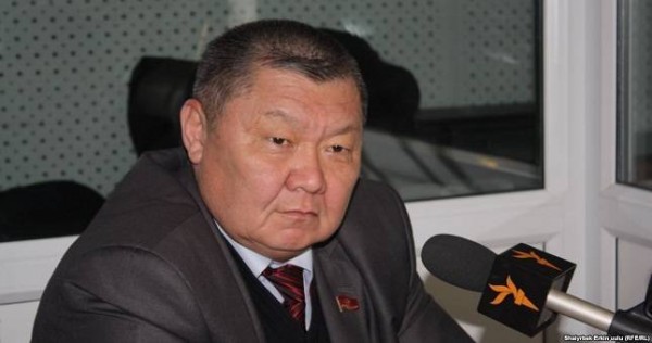 Правительство Кыргызстана проводит разбирательство по факту добычи и вывоза нефти и газа в Лейлекском районе гражданами Таджикистана
