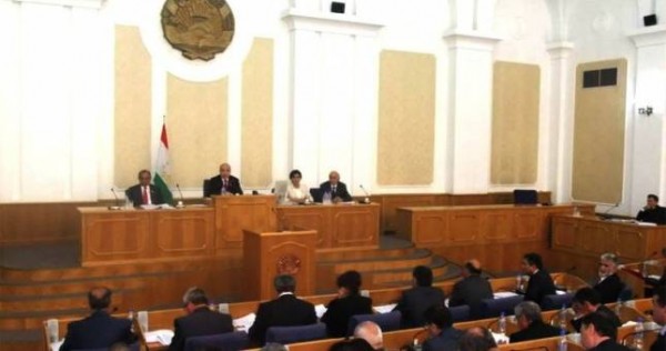Нижняя палата парламента Таджикистана уходит на каникулы
