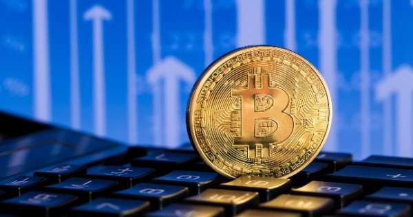 Биткоин рухнул до рекордных значений: причина